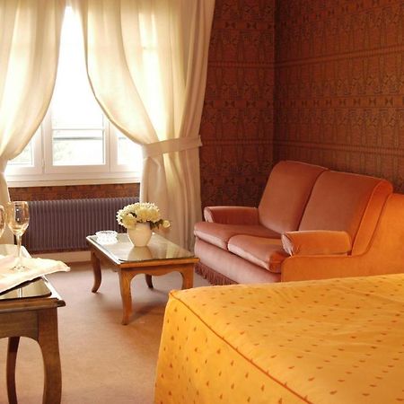 Hostellerie La Huchette Replonges Room photo