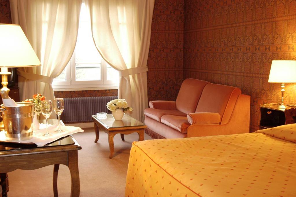 Hostellerie La Huchette Replonges Room photo